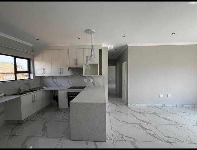 3 BEDROOM HOUSE FOR SALE IN DERSLEY